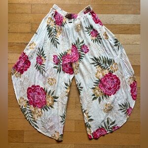 Billabong Cropped Pants Size Medium Split Hem Resort Wear Floral Bright